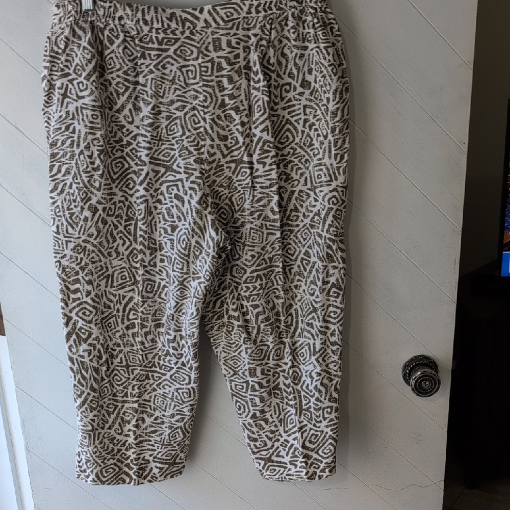 Ruby Rd. White and Gray Patterned Pants - Picture 4 of 7